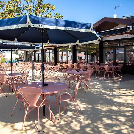 Otel Western Porte Du Forez 4*