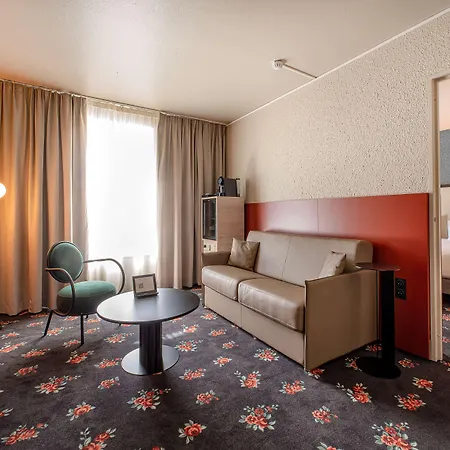 Western Porte Du Forez Otel 4*